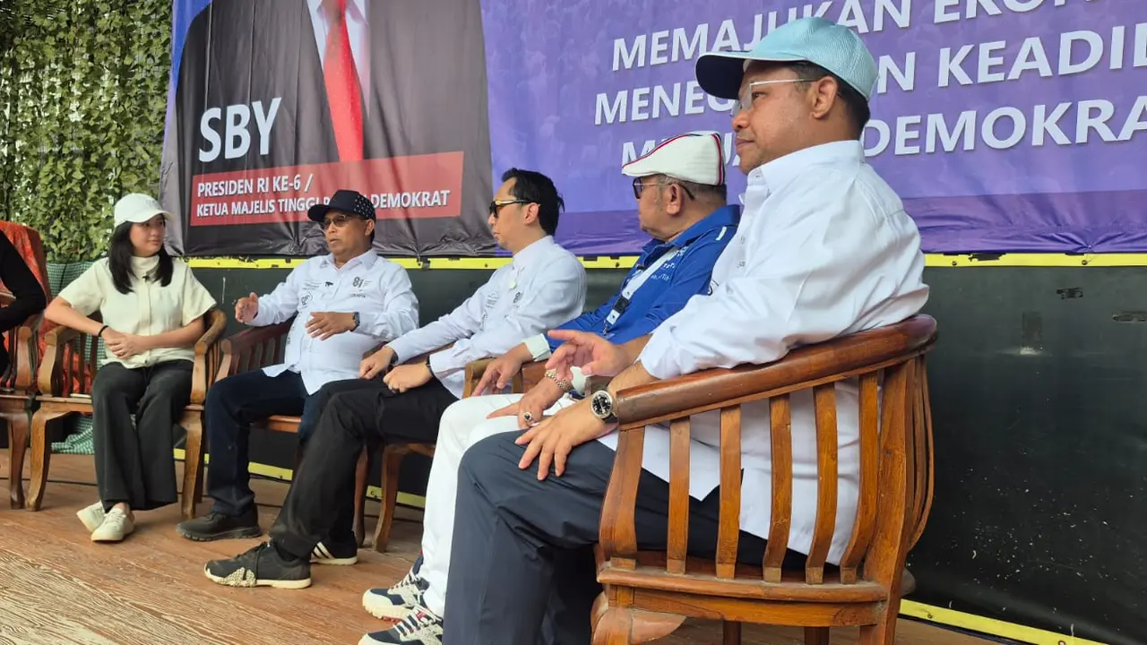 Wakil Ketua Umum Partai Demokrat Edhie Baskoro Yudhoyono bersama Ketua Panitia Lomba Rakyat Ilham Medrofa. (Istimewa)