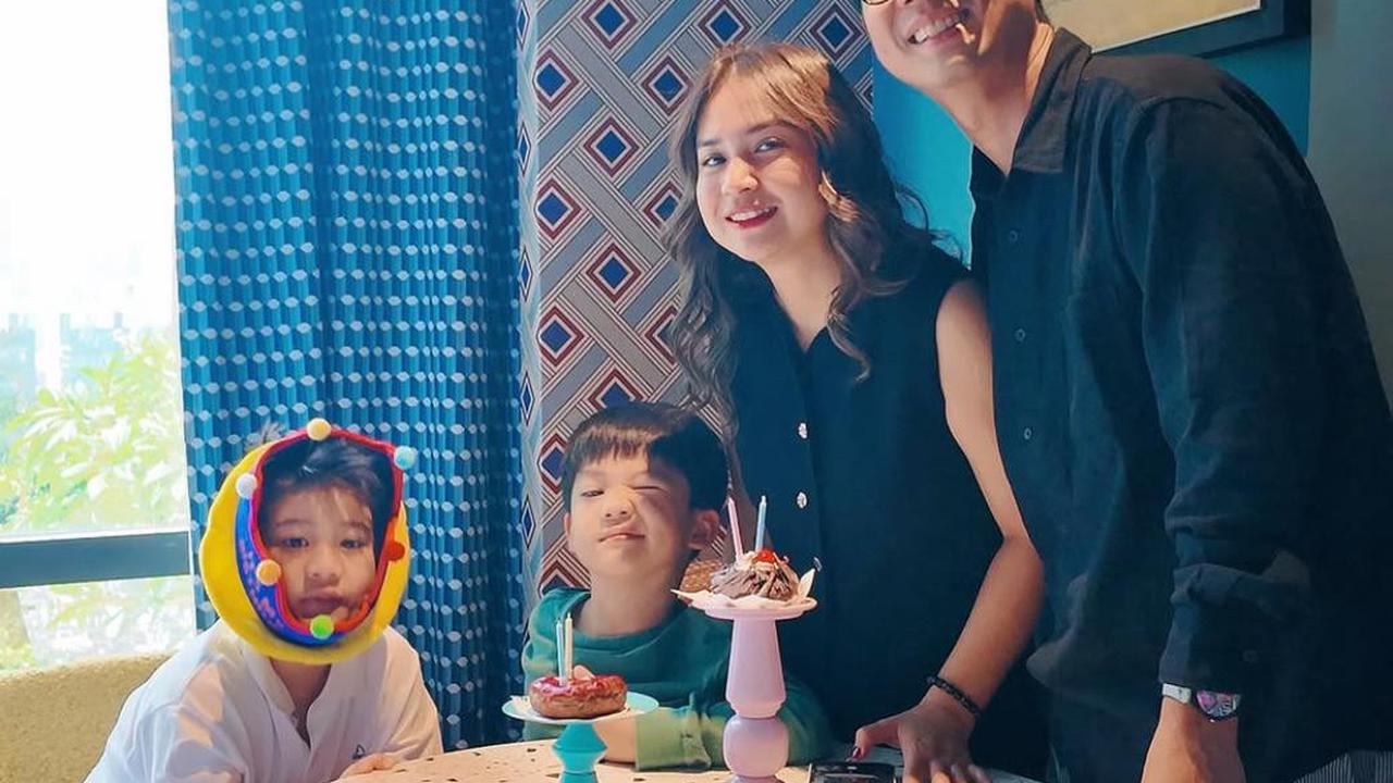 5 Potret Perayaan Ulang Tahun Ke-34 Putri Titian dengan Keluarga, Sederhana namun Penuh Makna