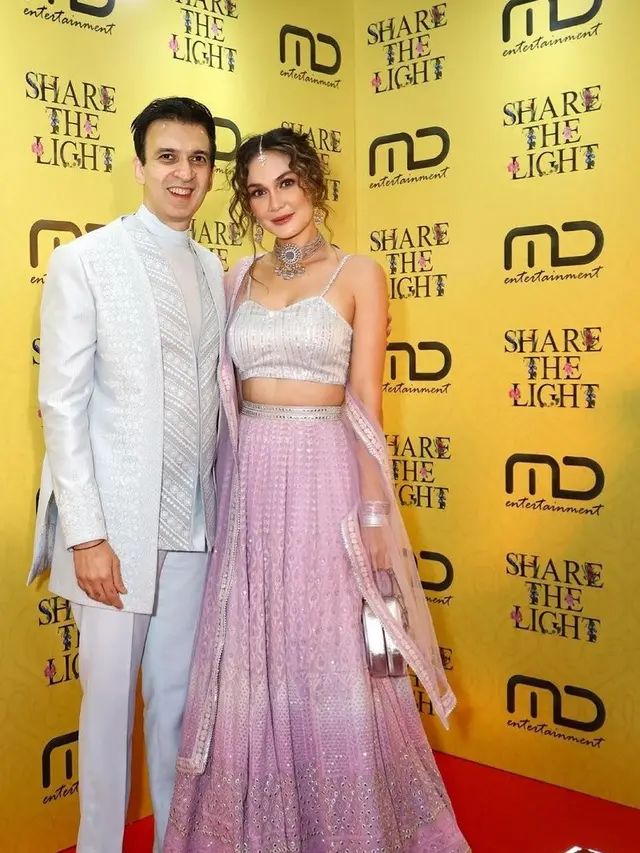 Luna Maya hadir di acara diwali yang digelar MD Entertainment