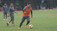 Pemain Timnas Indonesia U-19, Nurhidayat Haris. (Bola.com/Ronald Seger Prabowo)