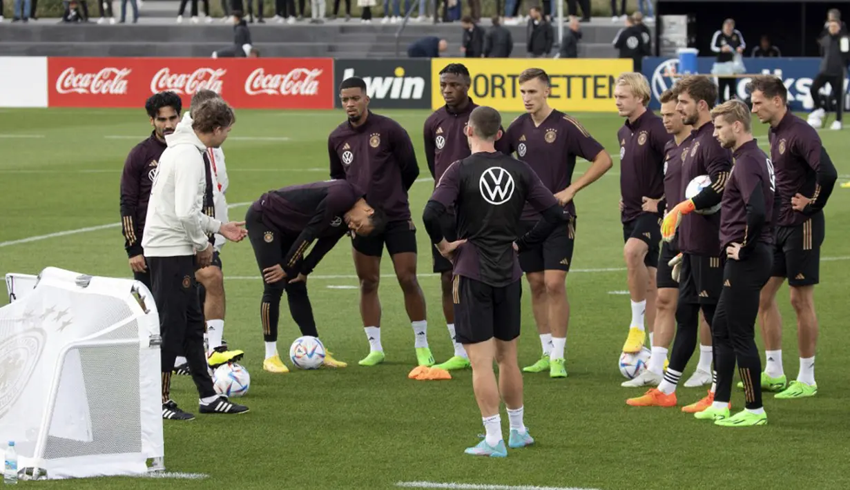 Para pemain Jerman menghadiri sesi latihan di Kampus DFB, Frankfurt, Jerman, Selasa (20/9/2022). Jerman akan menghadapi Hungaria pada pertandingan sepak bola Grup 3 UEFA Nations League. (ANDRE PAIN/AFP)