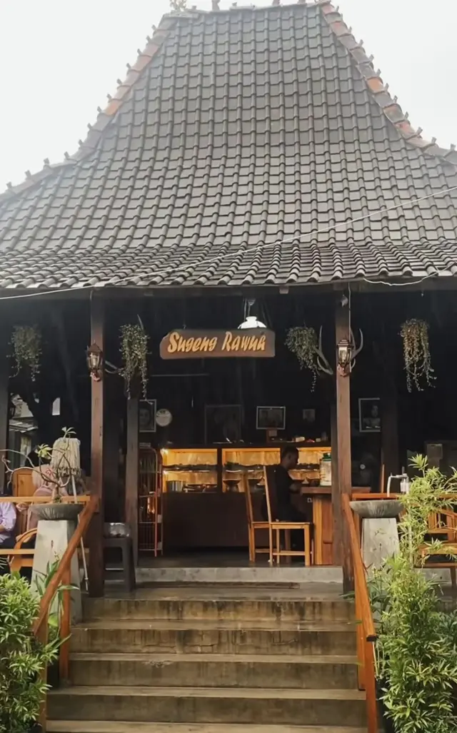 7 Potret warung makan Songoseng yang sempat jadi andalan pemasukan Nunung, kini sepi pembeli