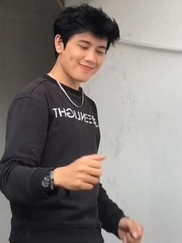 6 Potret Menawan Adi Alhasni, Seleb TikTok yang Disebut Mirip Kim Seon Ho