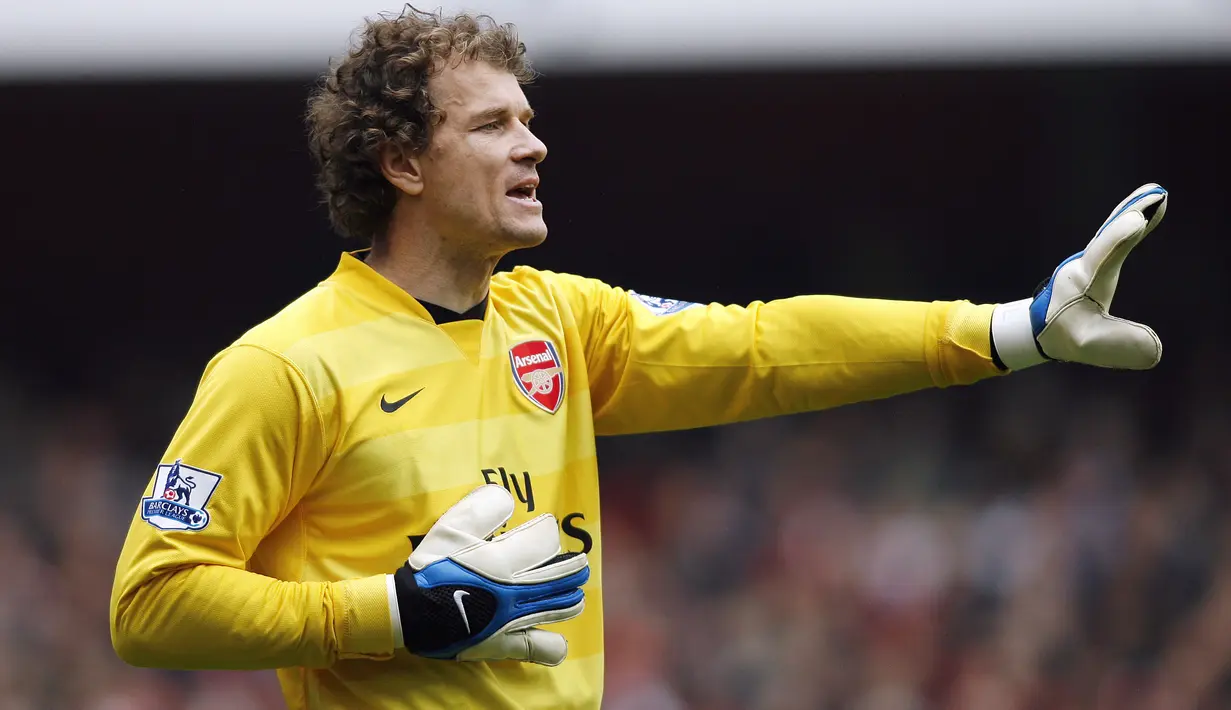 Bersama Arsenal, Jens Lehmann meraih trofi Premier League 2003-2004, Piala FA 2004-2005, dan FA Community Shield 2004. (AFP/Glyn Kirk)