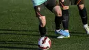 Pemain Portugal Bernardo Silva (kiri) dan Bruno Fernandes (kanan) saat sesi latihan jelang menghadapi Turki pada pertandingan sepak bola kualifikasi Piala Dunia 2022 di kamp pelatihan Cidade do Futebol, Oeiras, Portugal, 21 Maret 2022. (PATRICIA DE MELO MOREIRA/AFP)