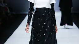 Ketika Paula Verhoeven mengenakan hijab saat berada di acara Jakarta Fashion Week 2019 lalu, dirinya mendapat pujian dari warganet melalui kolom komentar di akun Instagram miliknya. (Liputan6.com/IG/@paula_verhoeven)