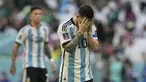 Argentina secara mengejutkan harus kalah 1-2 dari Arab Saudi pada matchday pertama Grup C Piala Dunia 2022, Selasa (22/11/2022). Padahal, La Albiceleste merupakan tim unggulan di perhelatan akbar sepak bola empat tahunan tersebut karena dihuni banyak pemain bintang. Selain Messi dan kolega berikut tim unggulan yang kalah di matchday pertama Piala Dunia. (AP/Ebrahim Noroozi)