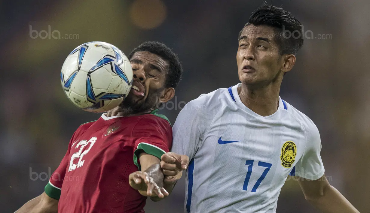 2. Wajah dari pemain Timnas Indonesia, Yabes Roni, tampak penyok akibat berusaha mengontrol bola yang melaju terlalu keras. (Bola.com/Vitalis Yogi Trisna)