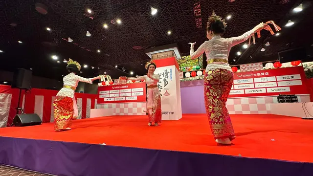 Penampilan Perhimpunan Pelajar Indonesia (PPI) Fukuoka, dan NPO Teman Hati memukau ribuan pengunjung Festival Hakata Dontaku. (Dok KBRI Tokyo)
