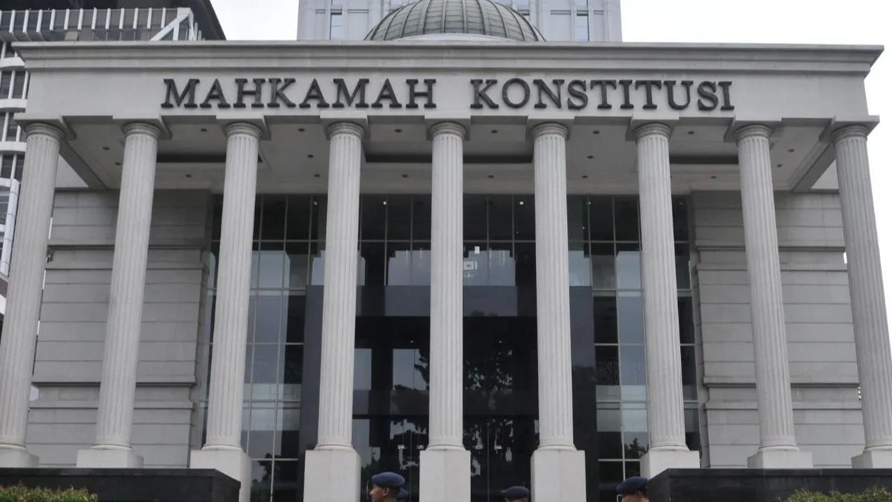 <b>Demi Kepercayaan Publik pada MK</b>