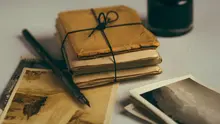 Ilustrasi masa lalu, sejarah. (Photo by Joanna Kosinska on Unsplash)