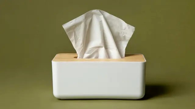 7 Barang yang Wajib Ada di Tas Perempuan Saat Bepergian Sendiri - 4