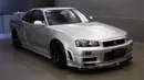 Nissan Skyline GT-R Nismo Z-Tune dibuat untuk memperingati ulang tahun ke-20 divisi Nismo di tahun 2000. Nissan harus membeli Skyline GT-R R34 bekas karena di tahun 2000 GT-R R34 sudah tidak lagi diproduksi. Kemudian, 20 mobil yang didapatkan dimodifikasi lagi oleh Nismo dengan mengurangi bobot, memberikan aero kit, mengubah suspensi, menyematkan rem Brembo, dan meracik ulang mesin hingga hampir 500 Hp. Alhasil, Nissan Skyline GT-R R34 Nismo Z-Tune hanya tersedia 20 unit di seluruh dunia. (Source: topgear.com)