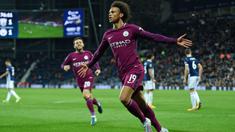 Pemain Manchester City, Leroy Sane saat merayakan gol. (AFP/Oli Scarff)