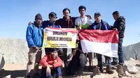 Kader muda Golkar DKI Jakarta merayakannya HUT ke-74 RI dengan Gunung Sindoro  dan Gunung Cikuray Garut.