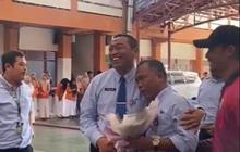 Jadi Favorit Siswa, Momen Perpisahan Guru Ini Bikin Mewek