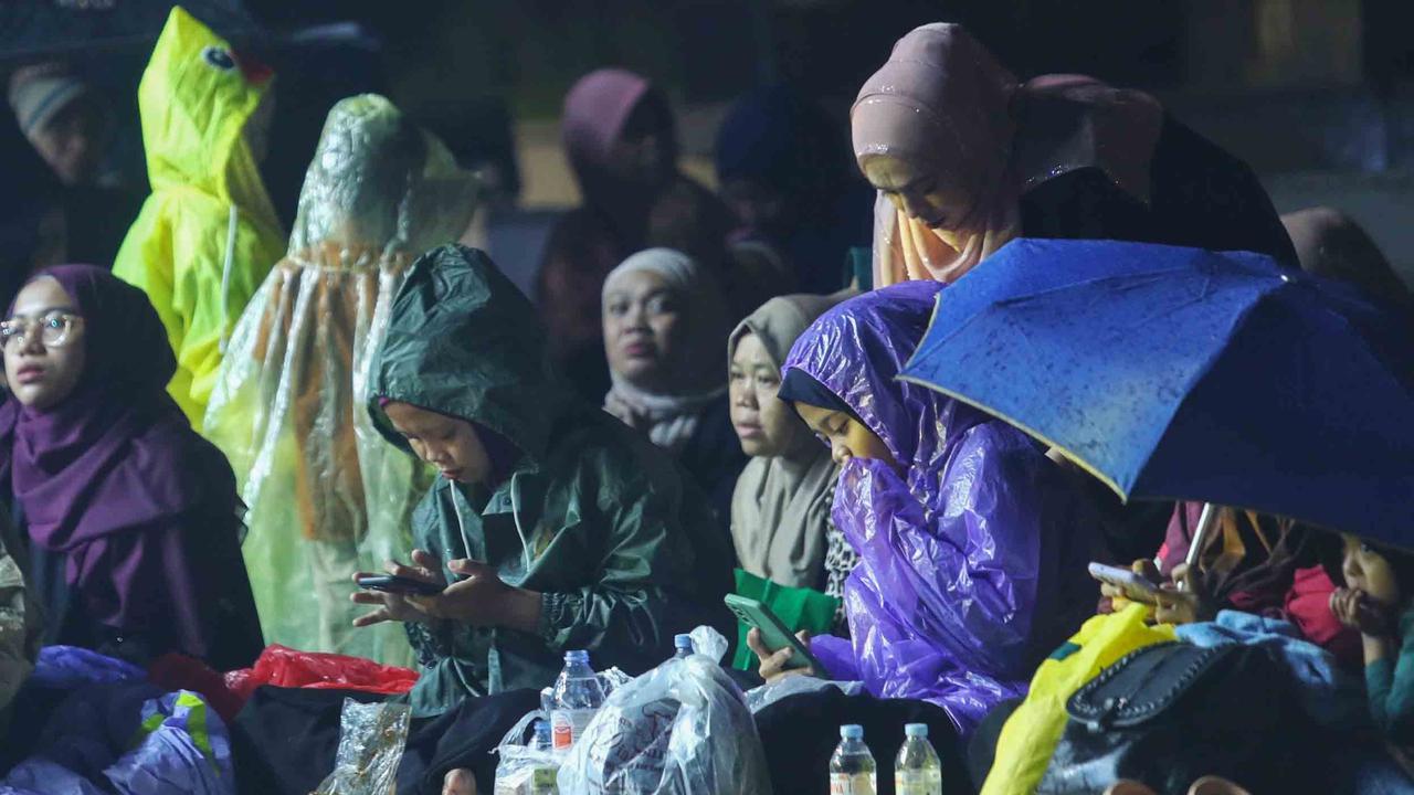 FOTO: Ribuan Warga Padati Tugu Proklamasi, Pemuda Pancasila Gelar Doa untuk Negeri