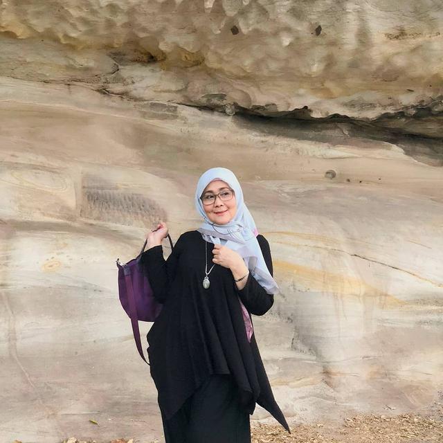 6 Potret Terbaru Uci Bing Slamet, Awet Muda di Usia 58 Tahun