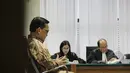 Terdakwa kasus dugaan korupsi simulator SIM yang juga mantan Wakil Kepala Korlantas, Brigjen Pol Didik Purnomo tertunduk saat menjalani sidang pembacaan tuntutan oleh JPU KPK di Pengadilan Tipikor, Jakarta, Senin (16/3/2015). (Liputan6.com/Helmi Afandi)