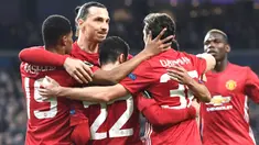 Para pemain Manchester United merayakan gol yang dicetak Henrikh Mkhitaryan ke gawang Anderlecht pada laga Liga Europa di Stadion Constant Vanden Stock, Belgia, Kamis (13/4/2017). Kedua klub bermain imbang 1-1. (AFP/Emmanuel Dunand)