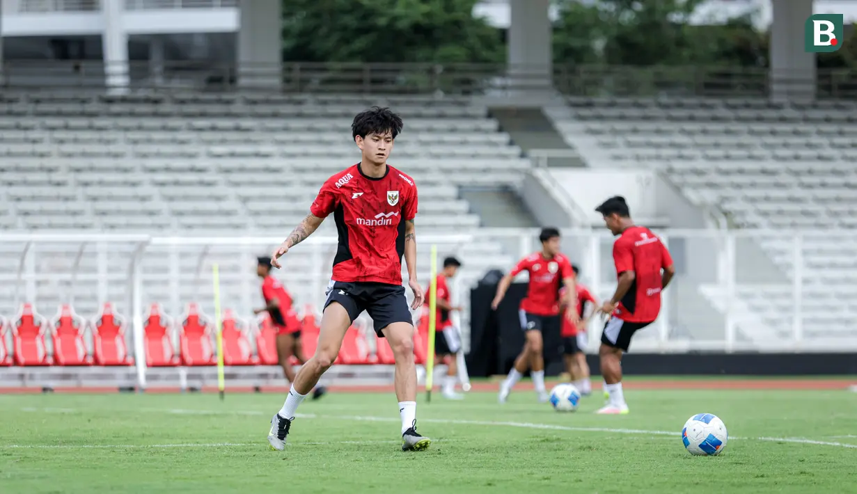 <p>Luke Xavier Keet mengikuti latihan perdana Timnas Indonesia U-22 untuk SEA Games 2025 di Stadion Madya, Senayan, Jakarta, Selasa (11/11/2025). (Bola.com/Bagaskara Lazuardi)</p>