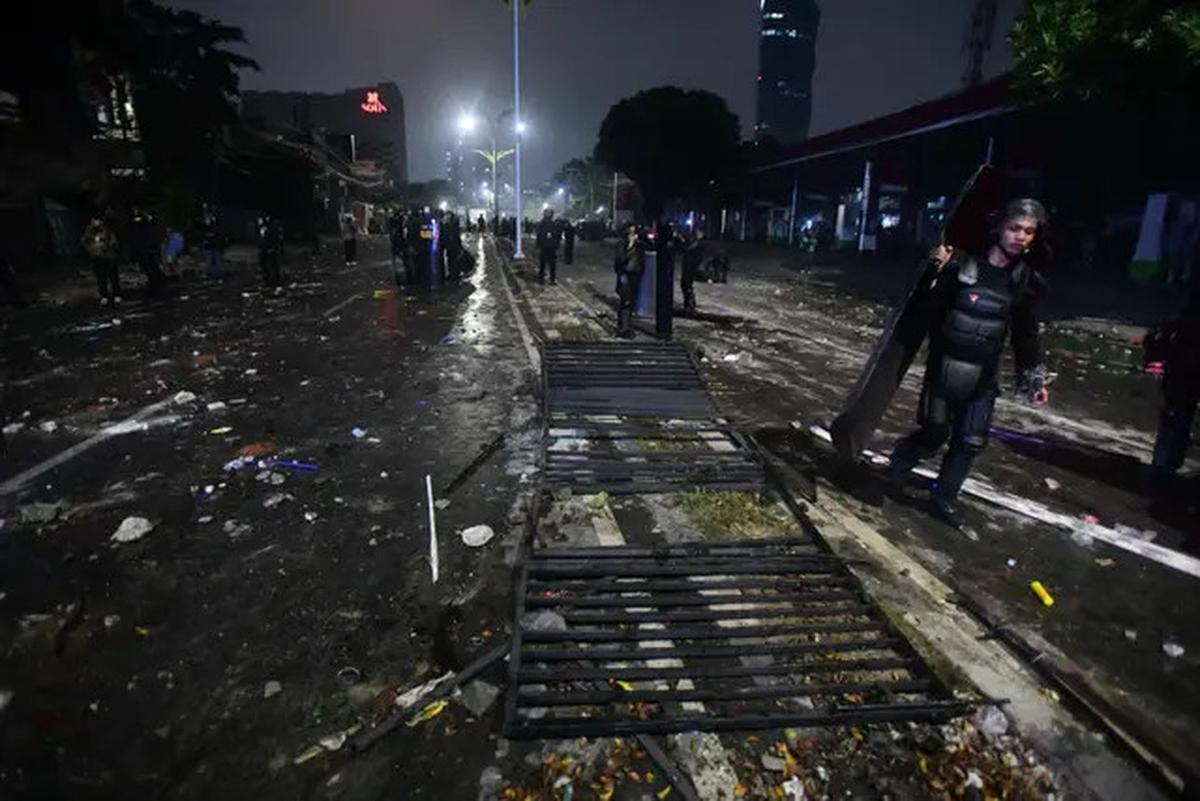 Kondisi Sekitaran Kwitang Pagi Ini, Sisa Gas Air Mata Masih Terasa