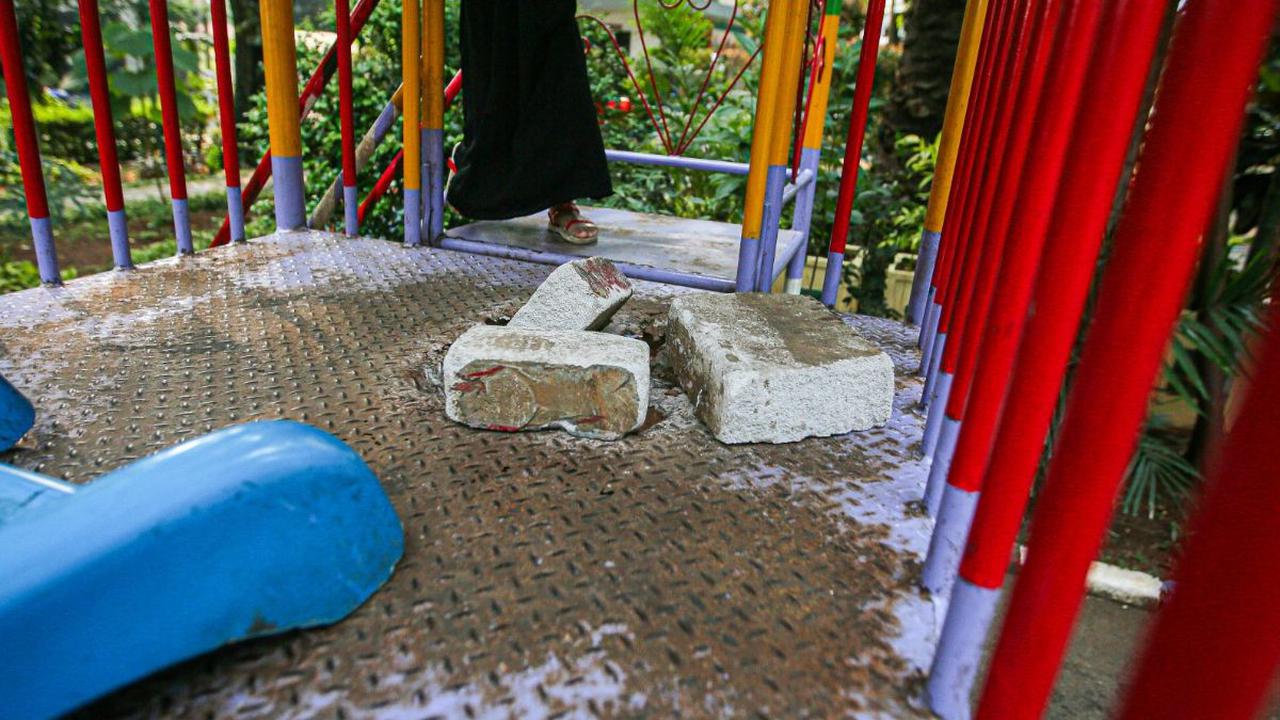 Dinas Pemberdayaan, Perlindungan Anak dan Pengendalian Penduduk (PPAPP) diminta untuk segera menuntaskan permasalahan dan kendala yang ada agar fasilitas RPTRA lebih memadai bagi warga yang utamanya untuk anak.