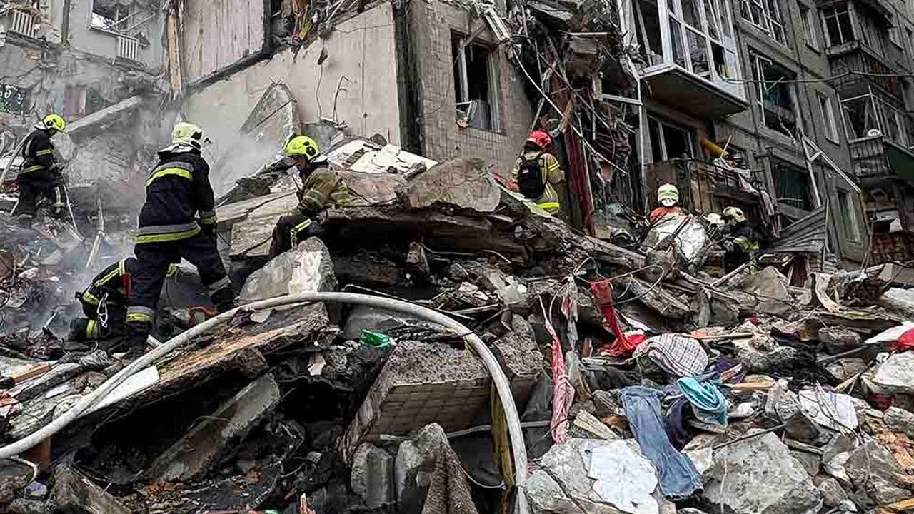 FOTO: Kyiv Diguncang Serangan Udara Masif Rusia: Enam Tewas dan Puluhan Warga Terluka