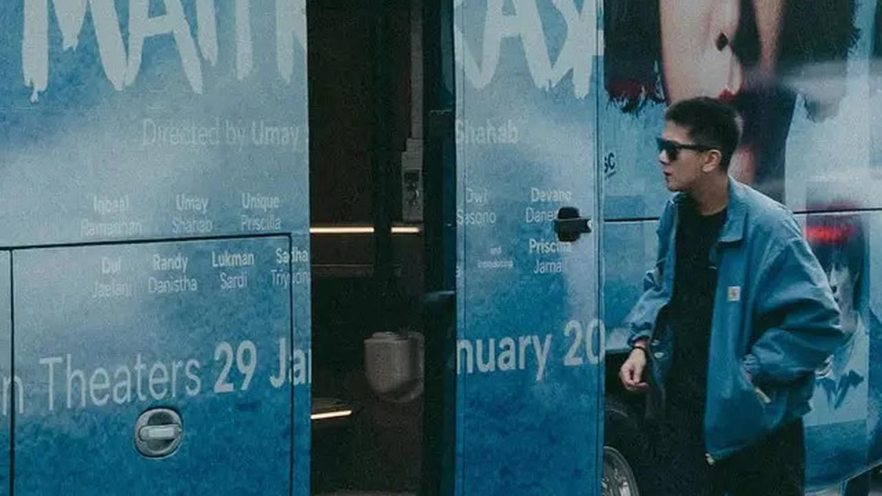 10 Potret Iqbaal Ramadhan di Promo Film Perayaan Mati Rasa, Rambut Buzzcut Curi Perhatian