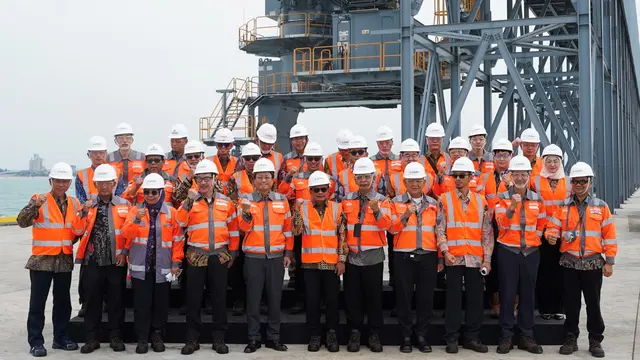 PT Solusi Bangun Indonesia Tbk (SMCB) atau disebut SMCN dengan mengembangkan dermaga dan fasilitas produksi di Pabrik Tuban, Jawa Timur sebagai pondamen untuk memperkuat ekspor nasional. (Foto: Semen Indonesia)