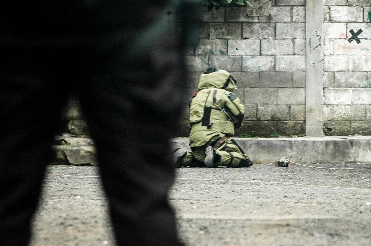 FOTO: Polisi Selidiki Benda Mencurigakan di Depan Gereja GKPS Bandung