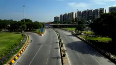 Kondisi pertigaan yang biasanya sibuk terlihat nyaris sepi jelang KTT G20 di New Delhi, India, Jumat (8/9/2023). New Delhi melakukan lockdwn tiga hari mulai dari 8-10 September 2023, selama berlangsungnya KTT G20 pada 9-10 September 2023. (AP Photo/Manish Swarup)