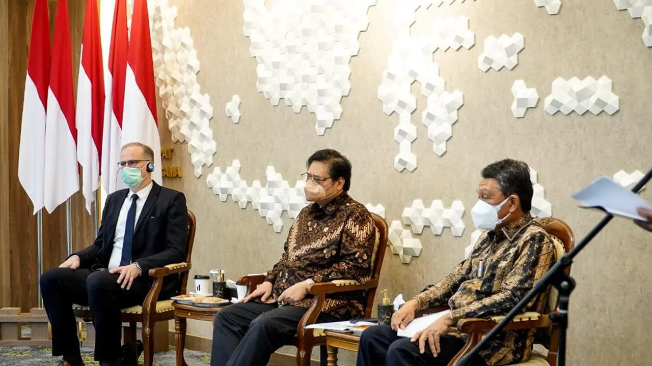Menko Perekonomian Airlangga Hartarto menghadiri peluncuran laporan Tinjauan OECD terhadap Pembiayaan dan Investasi Energi Bersih Indonesia