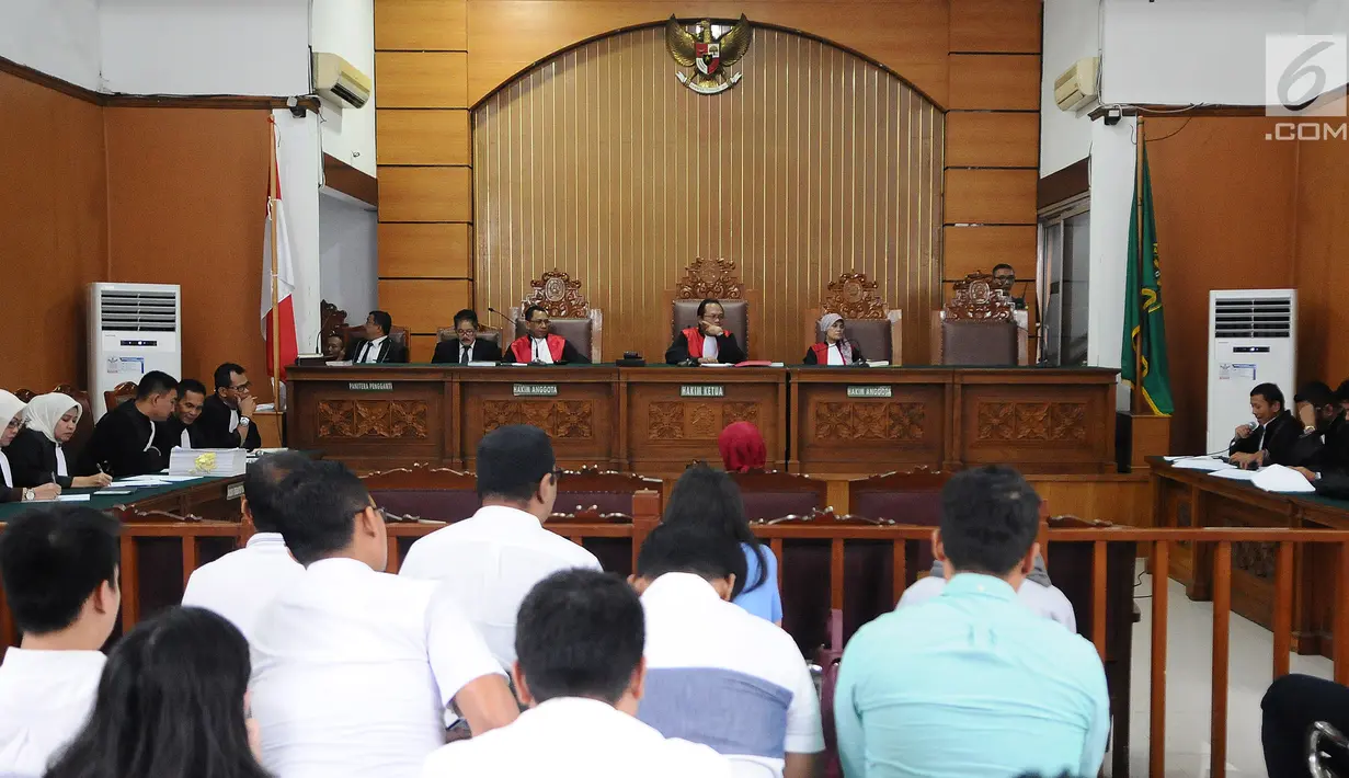 Terdakwa kasus dugaan penyebaran berita bohong atau hoaks Ratna Sarumpaet menjalani sidang lanjutan di PN Jakarta Selatan, Rabu (6/3/2019). Sidang tersebut beragendakan pembacaan nota keberatan atau eksepsi. (Liputan6.com/Herman Zakharia)