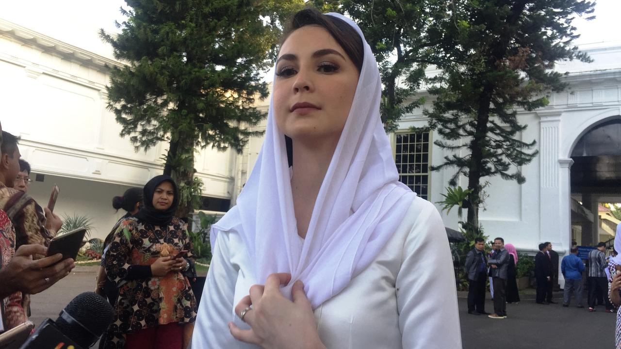 Istri Wakil Gubernur Jawa Timur, Emil Elistianto Dardak, Arumi Bachsin di Istana Kepresidenan, Jakarta, Rabu (13/2/2019).