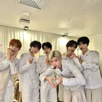 NCT Wish tampil melokal dengan kemeja Batik (@nctwish_official)
