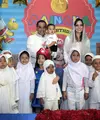 Pesta perayaan ulang tahun putra ke dua pasangan Nia Ramadhani dan Ardi Bakrie tak hanya menghadirkan tema Mario Bros. Ucap rasa syukur, mereka pun mengundang anak yatim untuk menggelar doa bersama. (Nurwahyunan/Bintang.com)