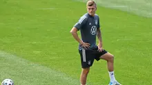 Toni Kroos bakal jadi pemimpin di squad Jerman sebagai pemain senior di Euro 2020 / 2021 (Christof Stache/AFP)