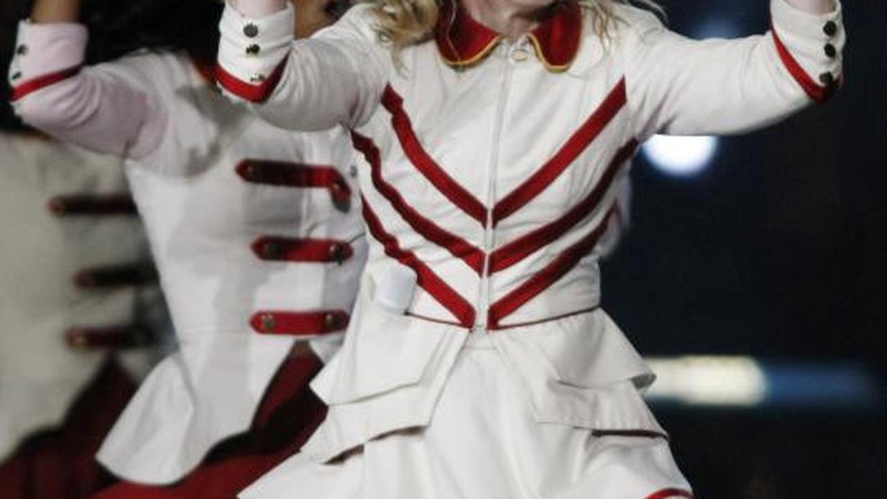 Aksi Madonna tampil energik di panggung