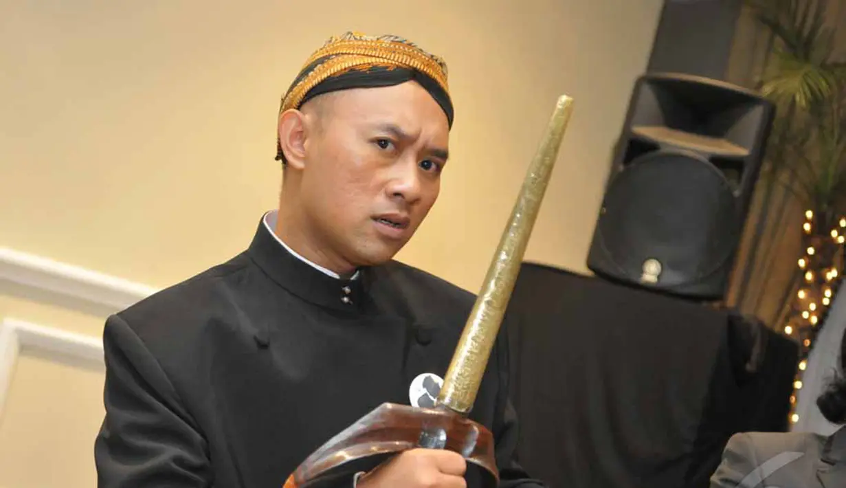 Ronal Surapradja hadir di acara pernikahan Demian Aditya dengan Sara Wijayanto, Kamis (22/5/2014) (Liputan6.com/Panji Diksana).