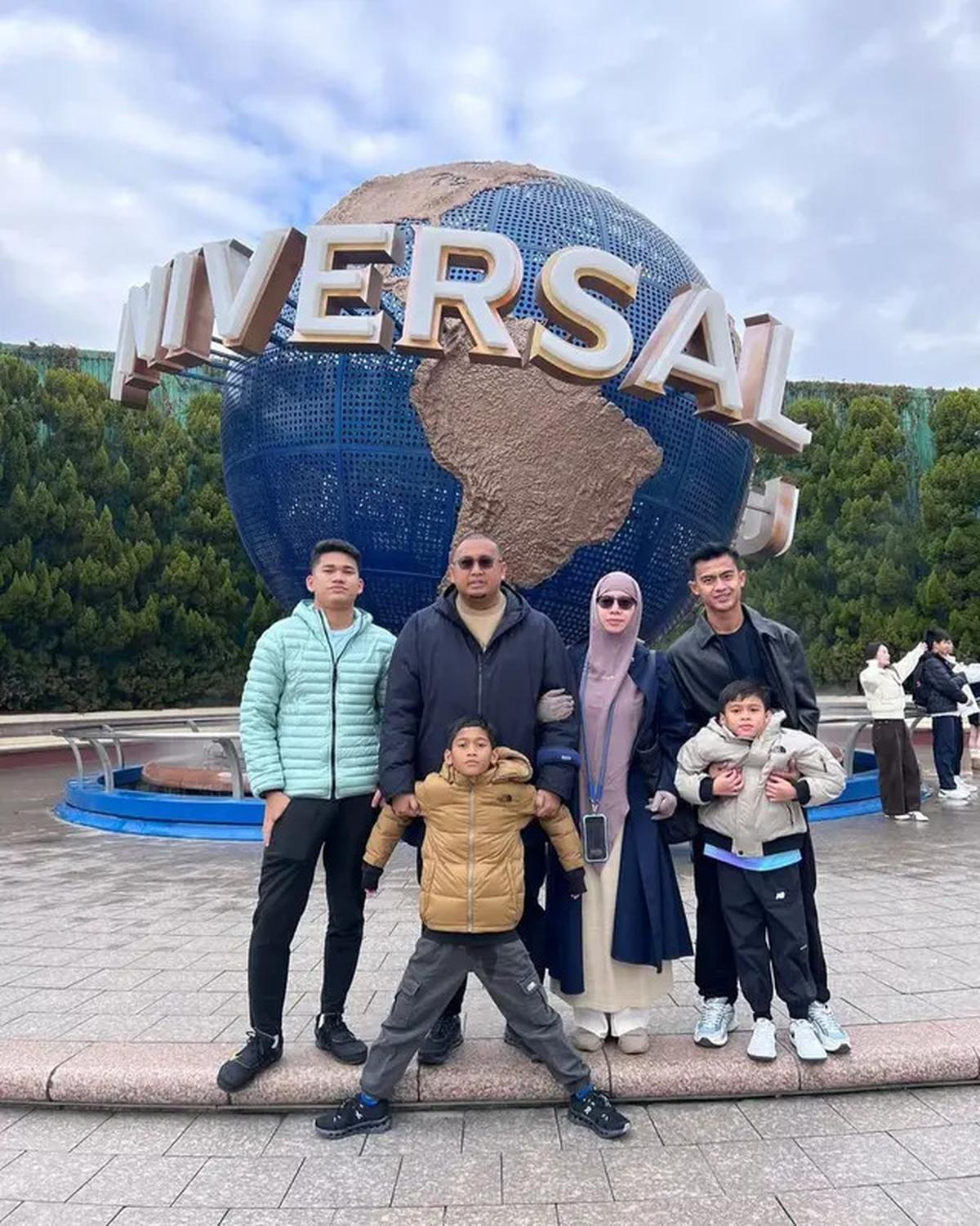 6 Potret Seru Pratama Arhan Liburan Tahun Baru di Jepang Bareng Keluarga Istri