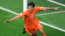 3. Ruud van Nistelrooy. Striker Belanda ini mencetak 6 gol dalam 8 partai di Piala Eropa 2004 dan 2008. (AFP/Mladen Antonov)