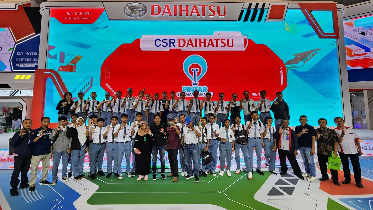 Daihatsu mengajak para siswa dan guru SMK
