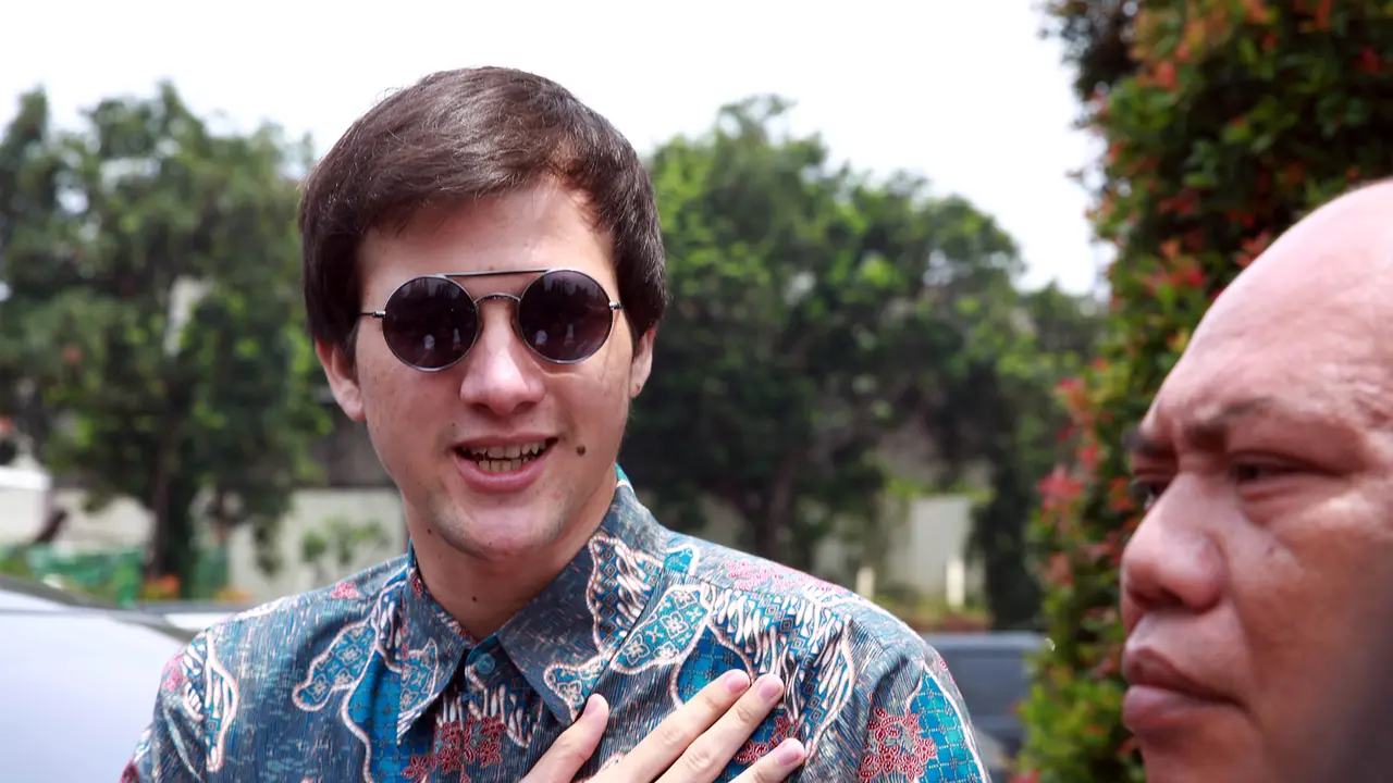 [Bintang] Stuart Collin
