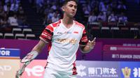 Pebulu tangkis tunggal putra Indonesia Alwi Farhan mengalahkan&nbsp;wakil Denmark Anders Antonsen pada partai kedua laga&nbsp;Grup D Piala Sudirman 2025.&nbsp;Alwi menang&nbsp;21-17, 15-21, dan 21-17 di Xiamen Fenghuang Gymnasium, Kamis (1/5).&nbsp;(foto: PBSI)