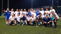 legenda Persib Bandung ikut memeriahkan pembukaan turnamen sepak bola IA-ITB (Ikatan Alumni Institut Teknologi Bandung) Cup 2023&nbsp;di&nbsp;Lapangan Rugby, Senayan, Sabtu (11/2/2023). (Istimewa)