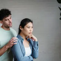 Ilustrasi pasangan yang sedang berargumen (sumber foto: pexels.com/Timur Weber)