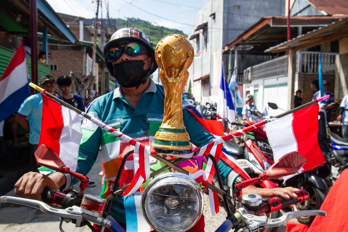 FOTO: Ratusan Warga Gelar Konvoi Sambut Piala Dunia 2026 k