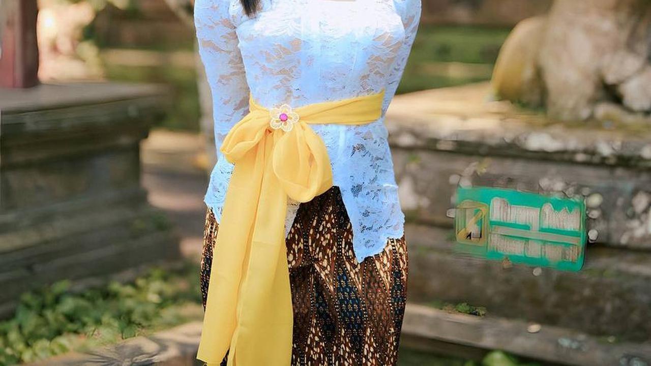 Pesona Fuji Pakai Kebaya Bali