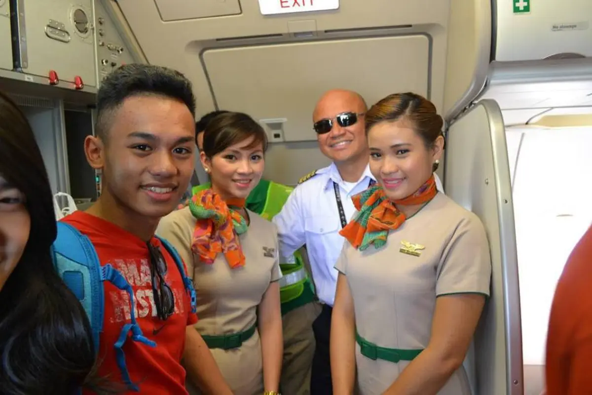 [Bintang] Kisah Inspiratif, Awalnya Cuma Jadi Penumpang, Sekarang Pria Ini Beneran Jadi Pilot